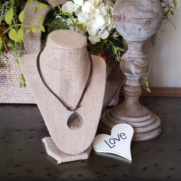 Silpada ~ Black Lip Shell Pendant Necklace - Picture 1 of 5